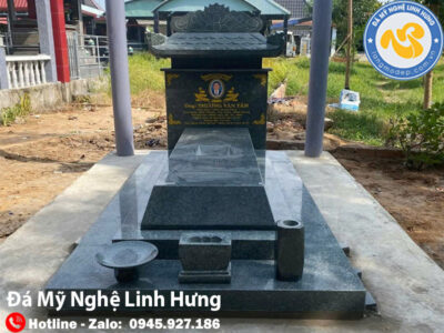 mộ đá một mái truyền thống bằng đá xanh nguyên khối